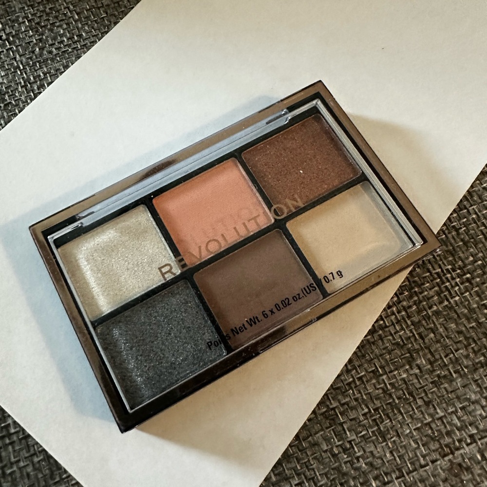 Revolution Eyeshadow Palette - Neutral Shades- Mini